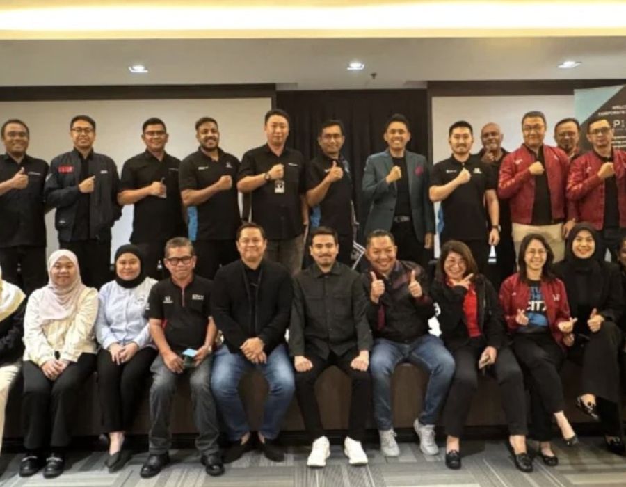 Group photo with a dealership sales team