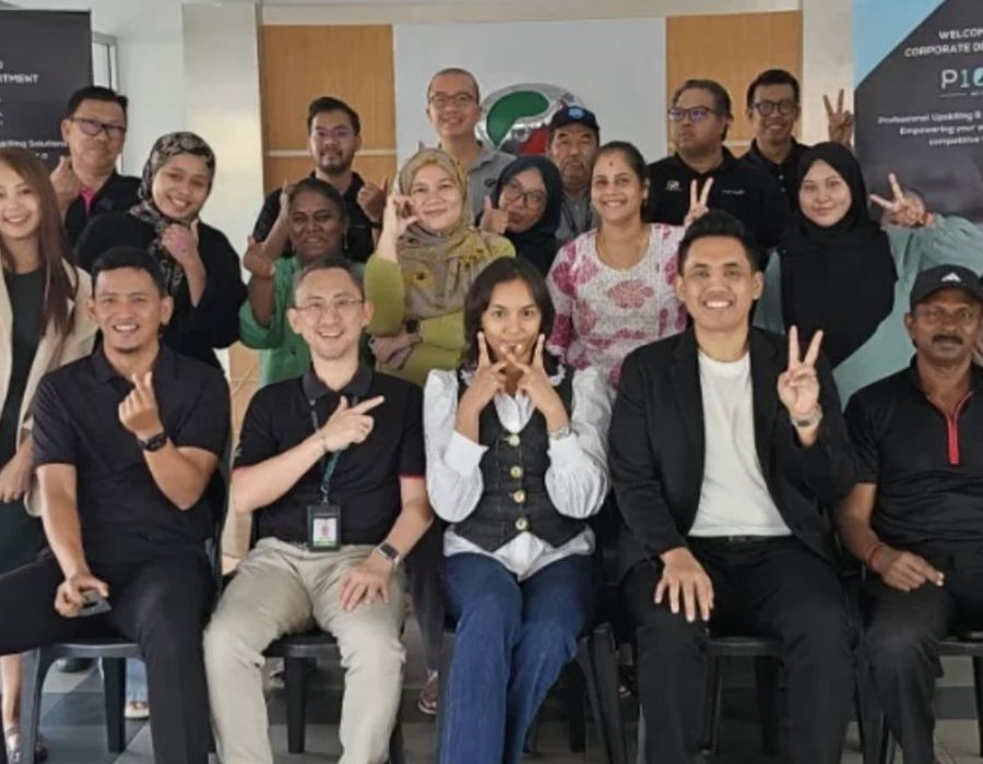 Group photo with participants of a corporate programme